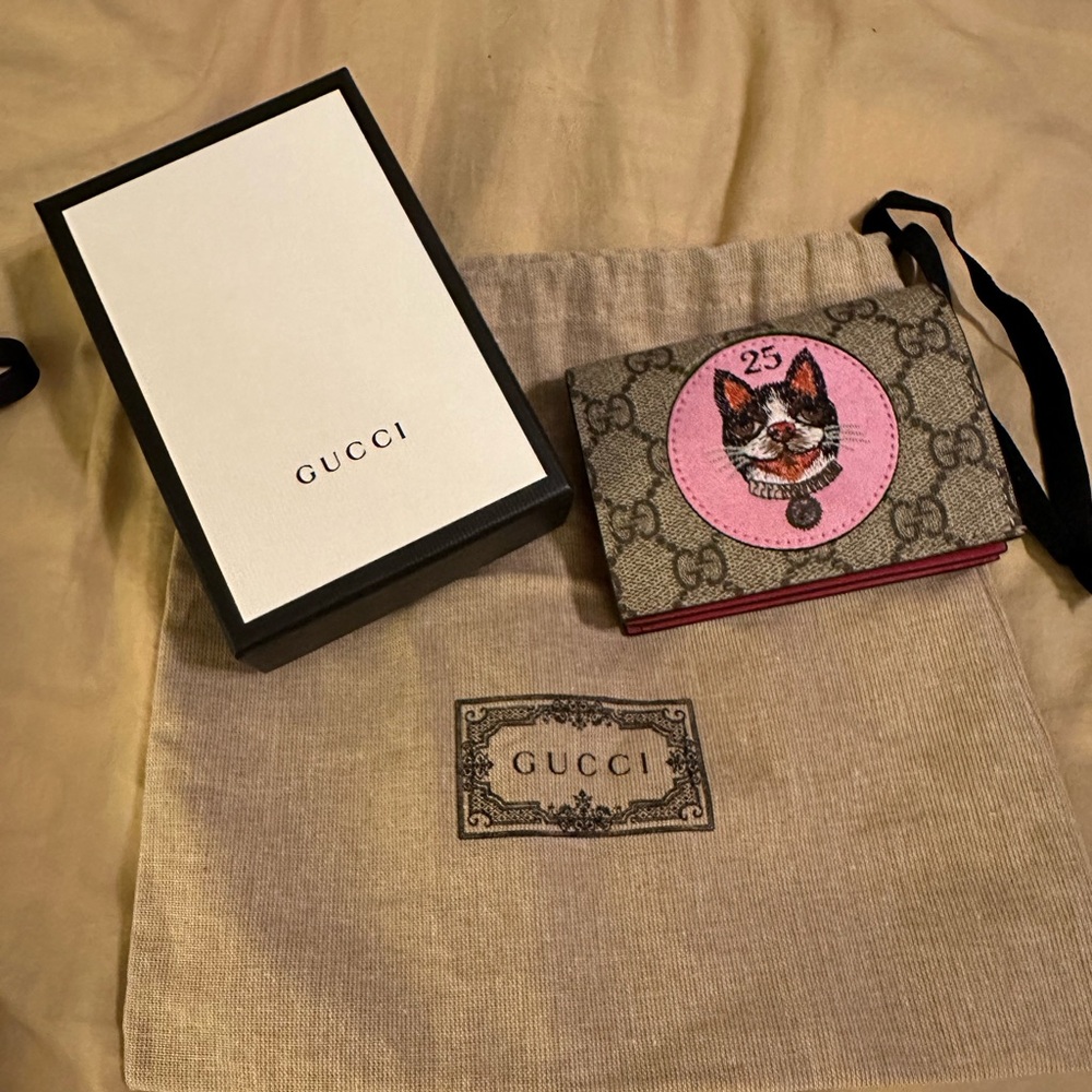 Gucci Special Edition Embroidery Dog Wallet